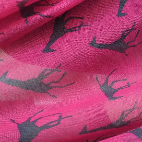 Versatile Giraffe Print Scarf Pink Gray Large Lightweight 96x70 - Picture 3 of 14
